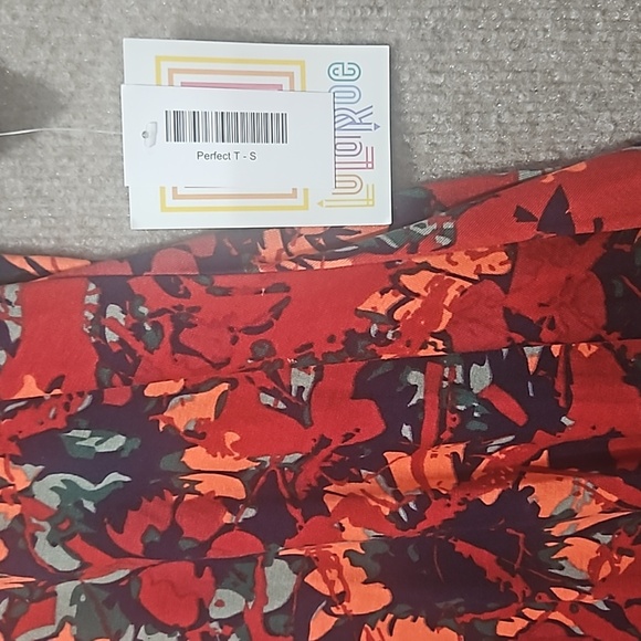 Lularoe Perfect T small sunflower red - Picture 2 of 5